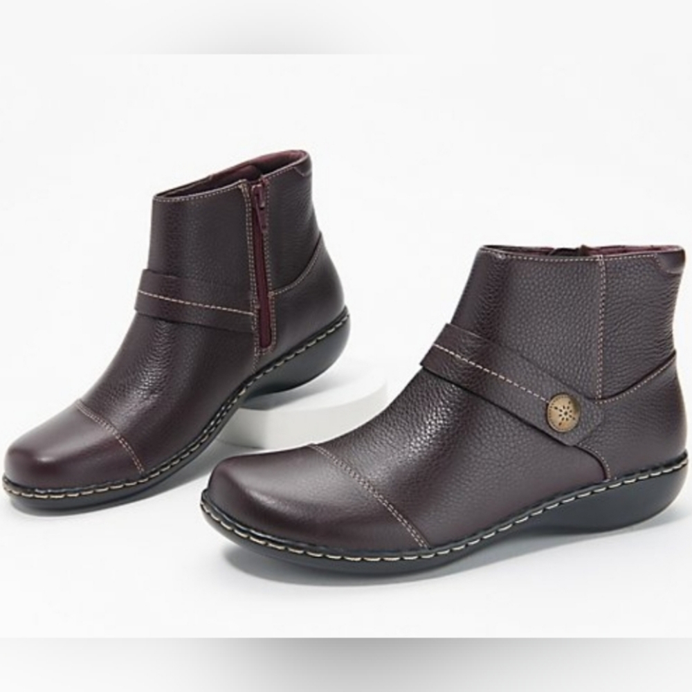 Clarks Collection Leather Ankle Boots in Ashland Pine Burgundy Size 8.5